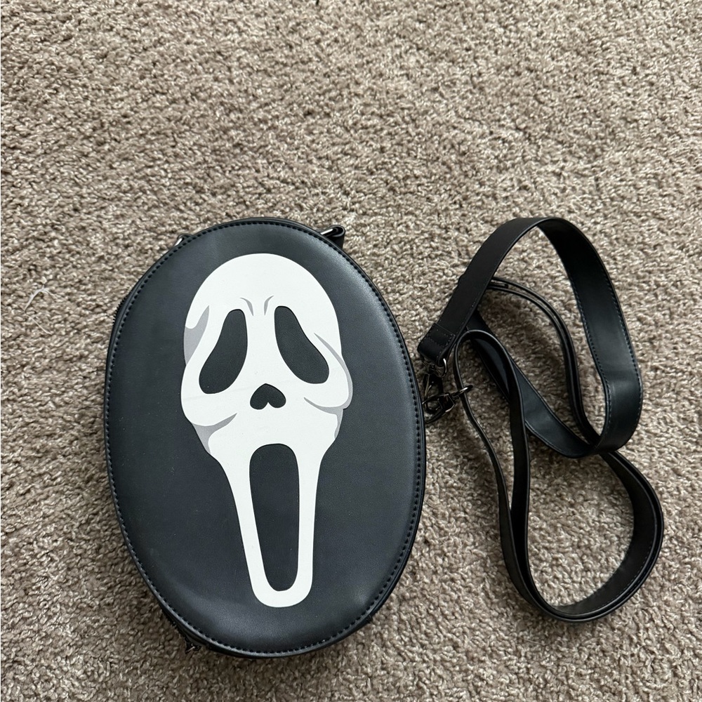 Backstitch bruja Scream Face Crossbody Bag